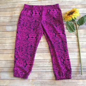 Ann Taylor fuchsia paisley elastic Capri joggers